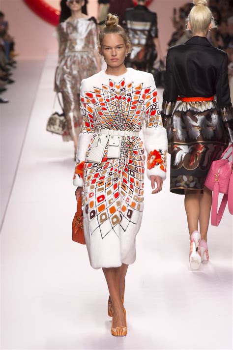 roupas da fendi